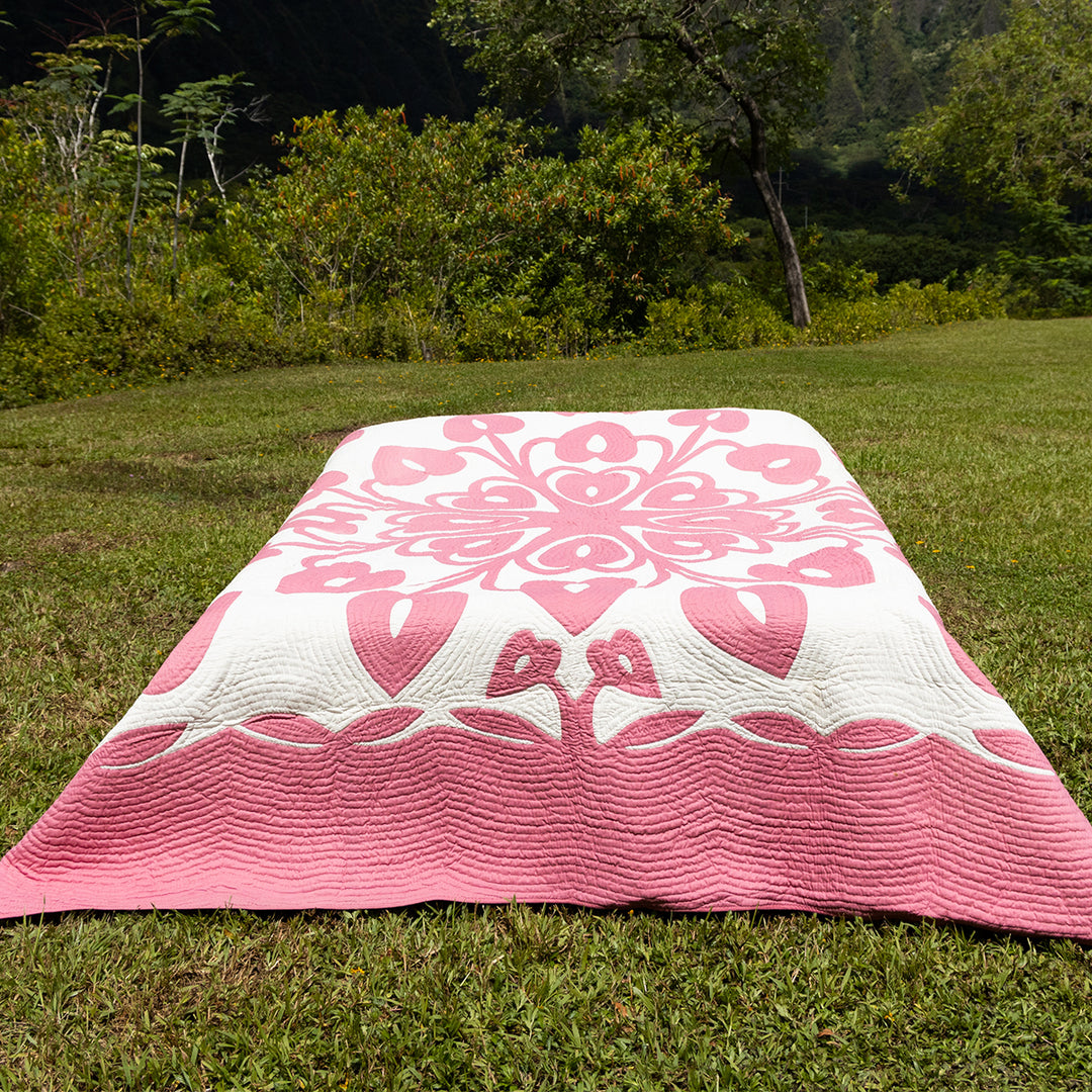 anthurium hawaii trim Queen Quilt